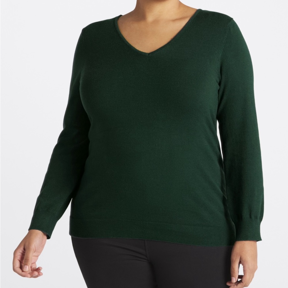 Everyday V-Neck Sweater in Forest Green
